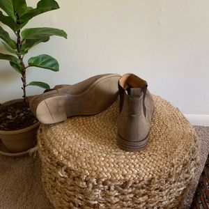Brown Suede Chelsea boot